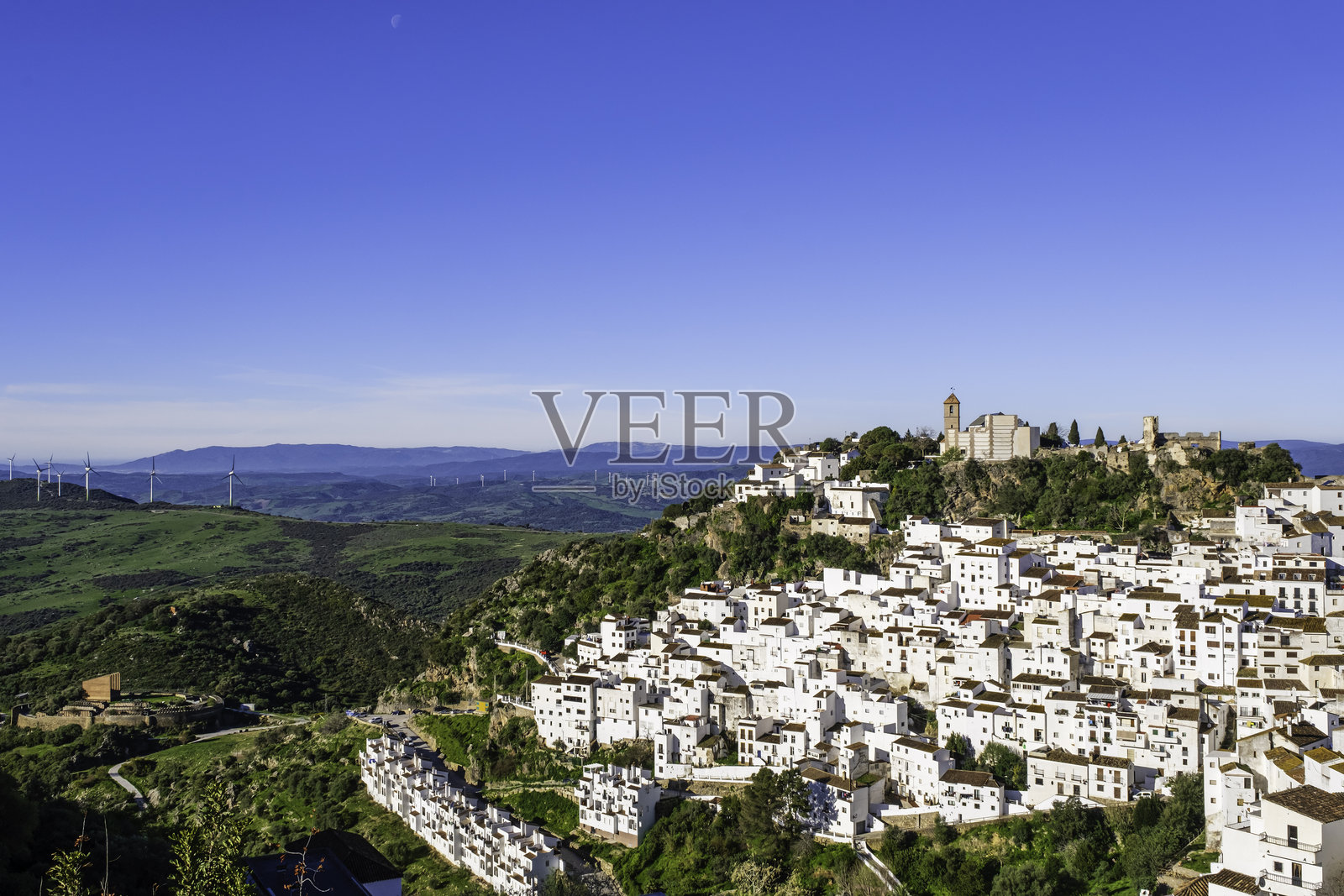 卡萨雷斯的景观，西班牙美丽的安达卢西亚村庄之一照片摄影图片