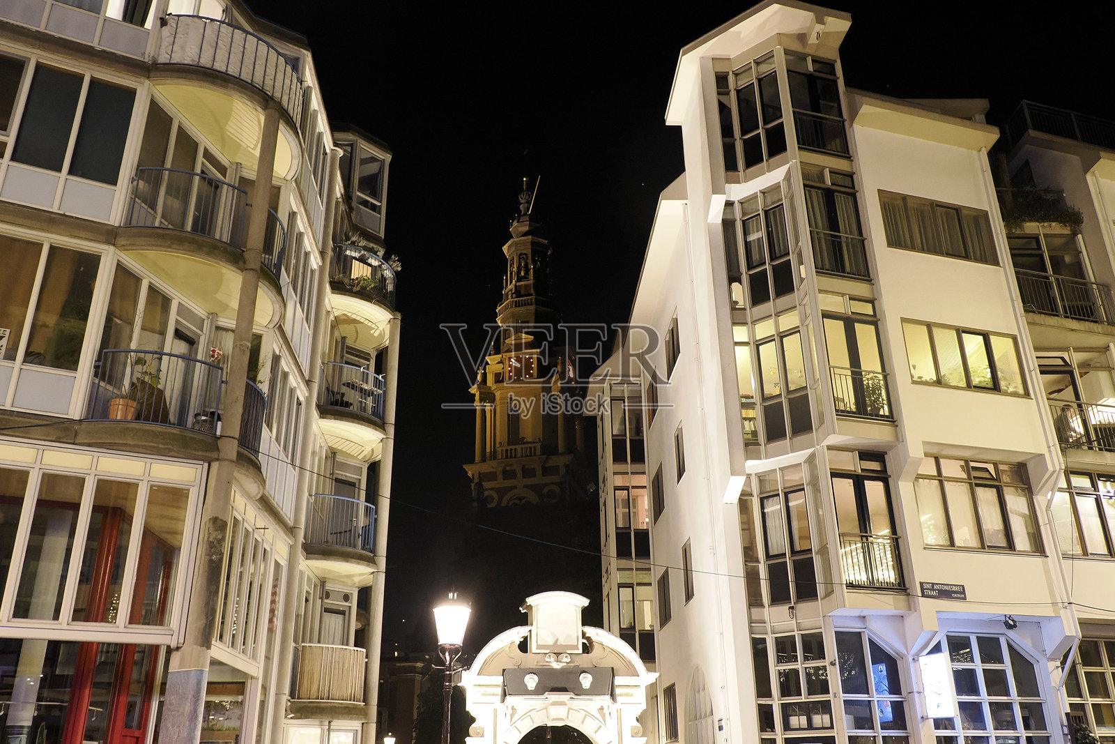 阿姆斯特丹夜晚的运河景观照片摄影图片