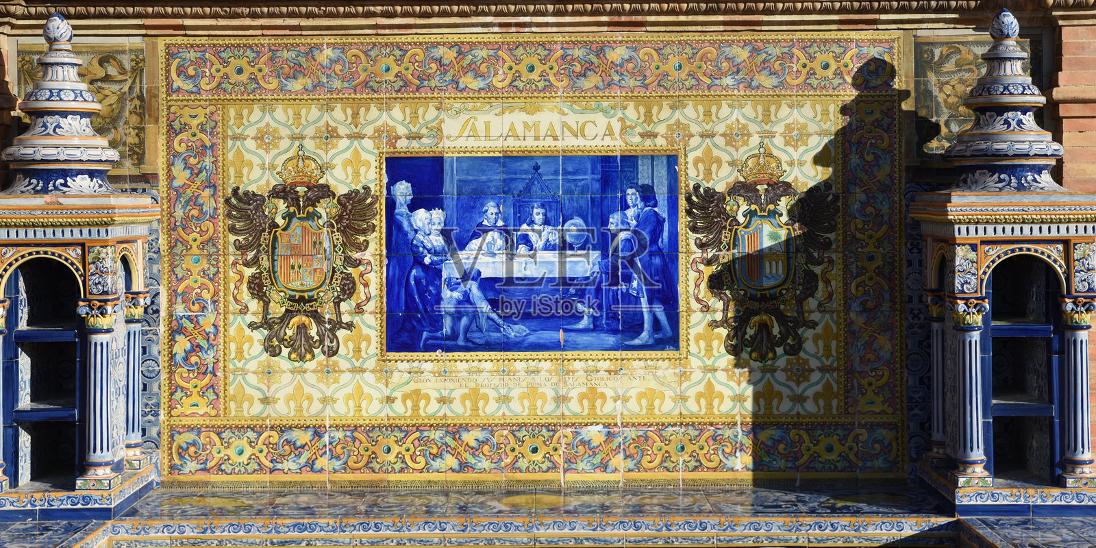 萨拉曼卡省的瓷砖壁龛沿着西班牙广场的墙壁照片摄影图片