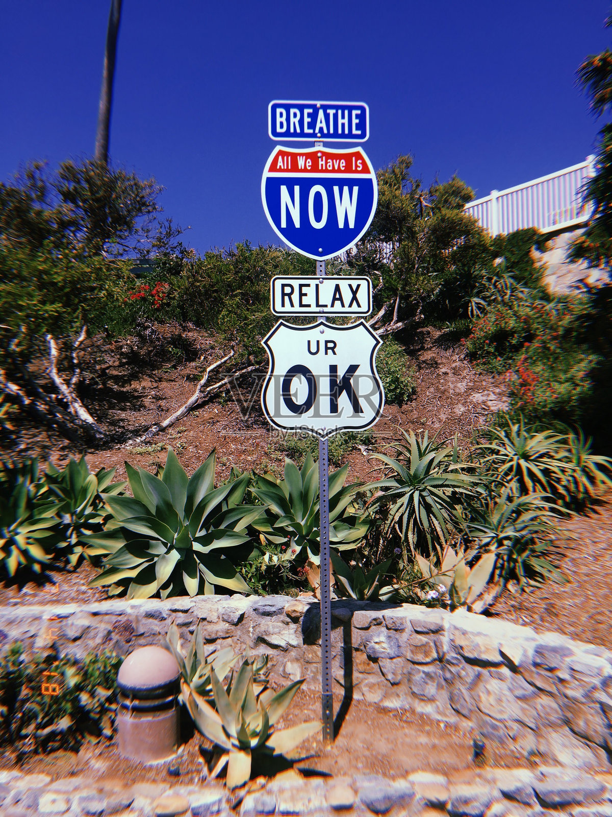 呼吸，我们拥有的只有现在，放松，你没事的。照片摄影图片