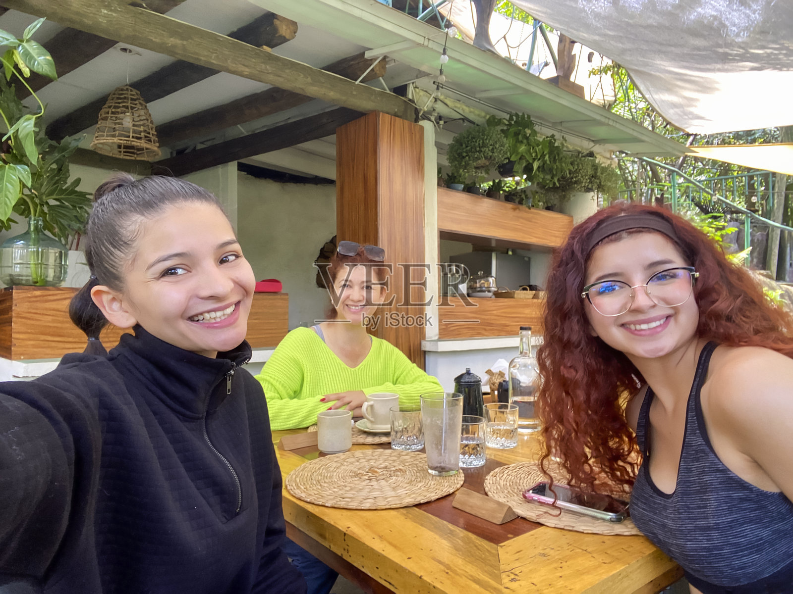 锻炼后的自拍照片摄影图片