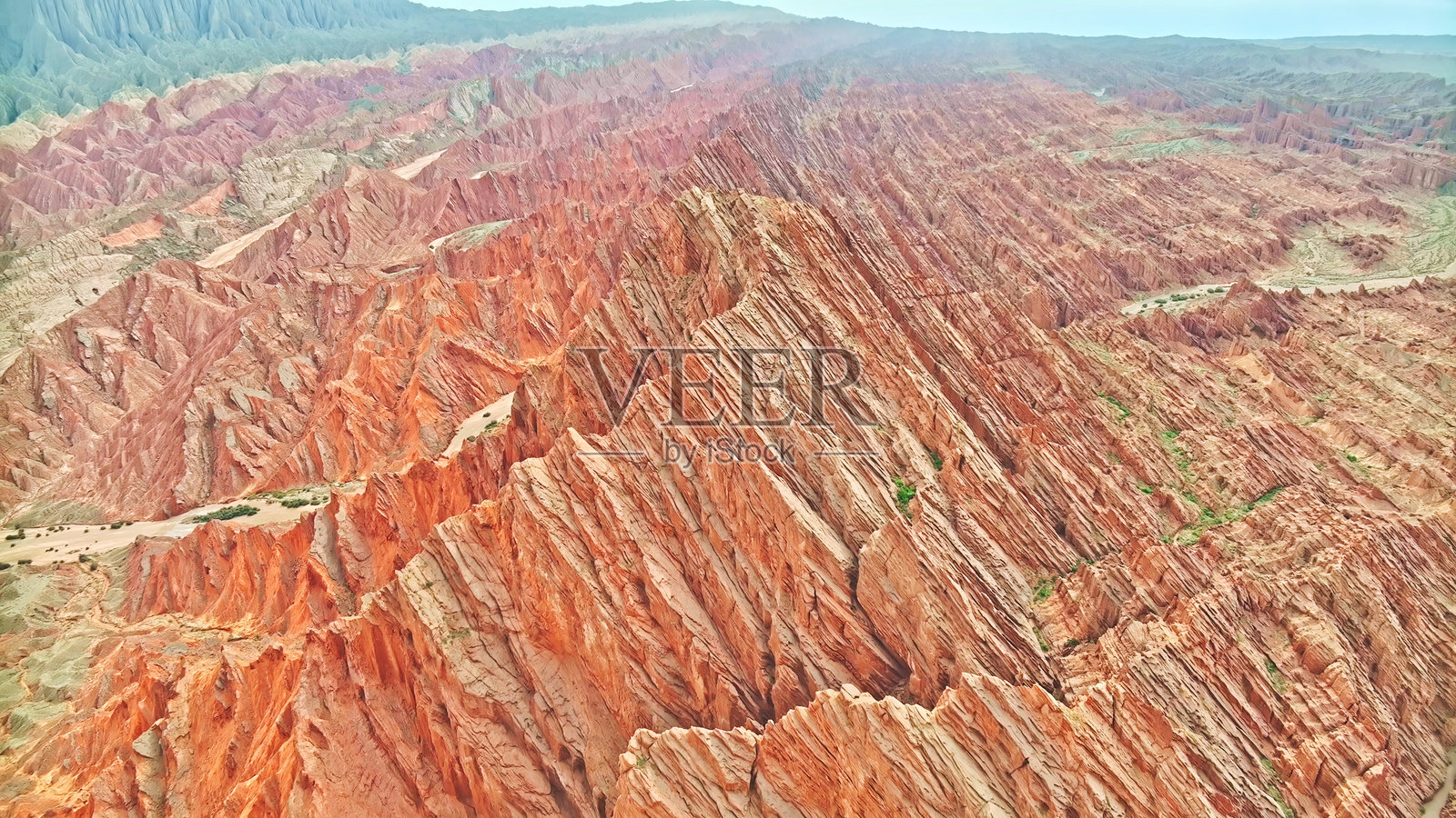 天山神秘大峡谷，库车，阿克苏地区，新疆，中国，亚洲。库车-独库公路。天山。照片摄影图片