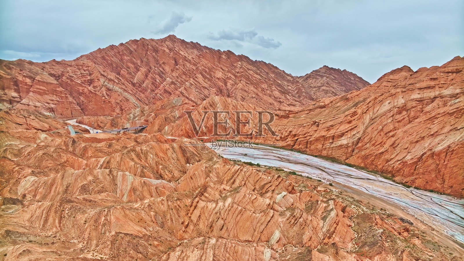 天山神秘大峡谷，库车，阿克苏地区，新疆，中国，亚洲。库车-独库公路。天山。照片摄影图片