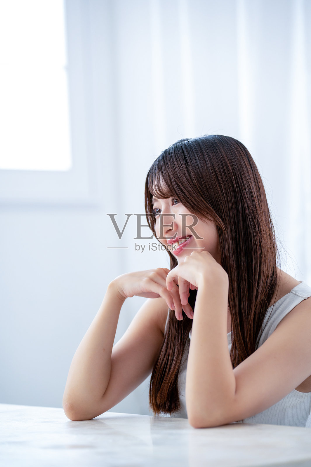 微笑的日本女性照片摄影图片