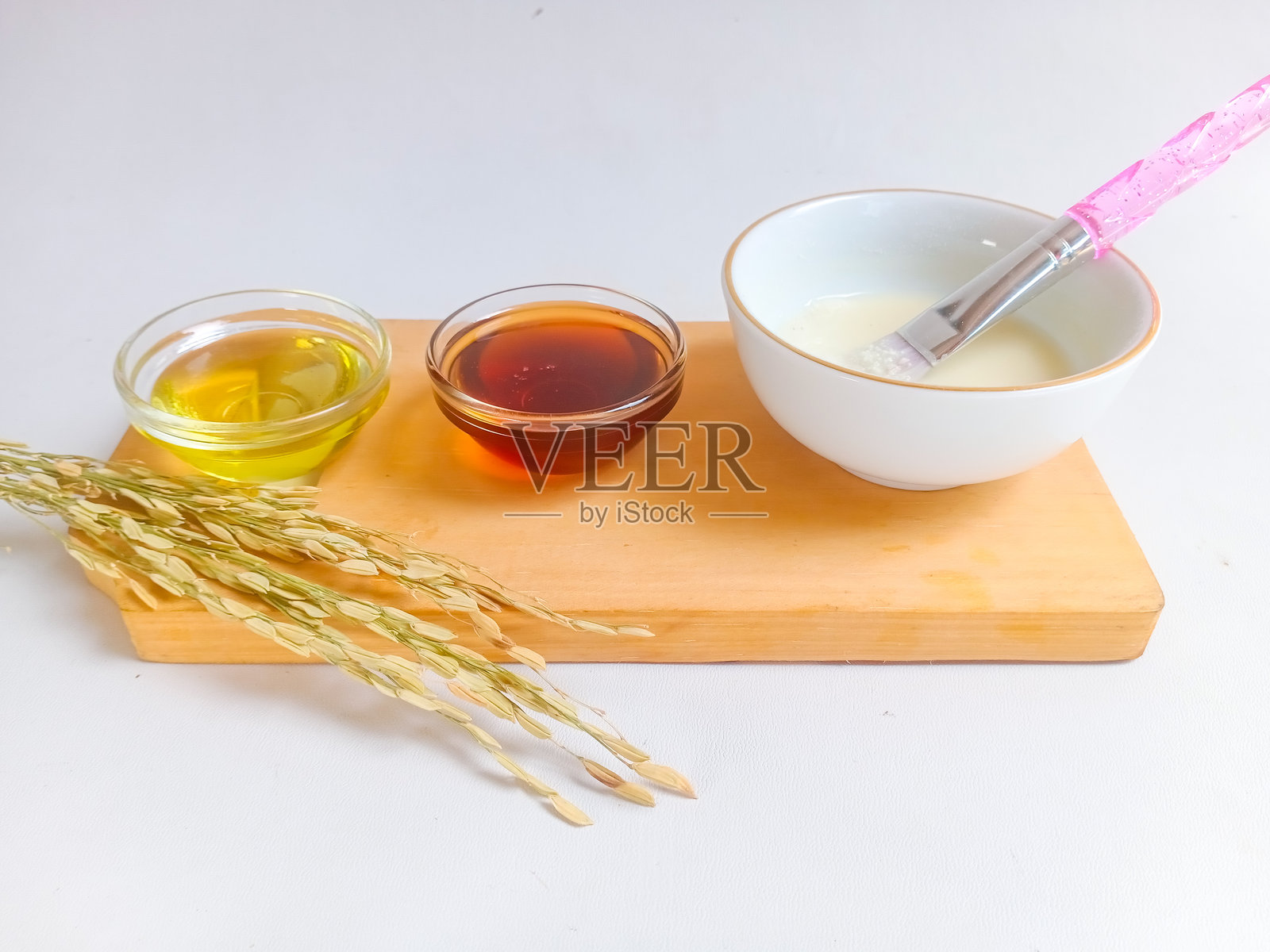 天然米面膜照片摄影图片