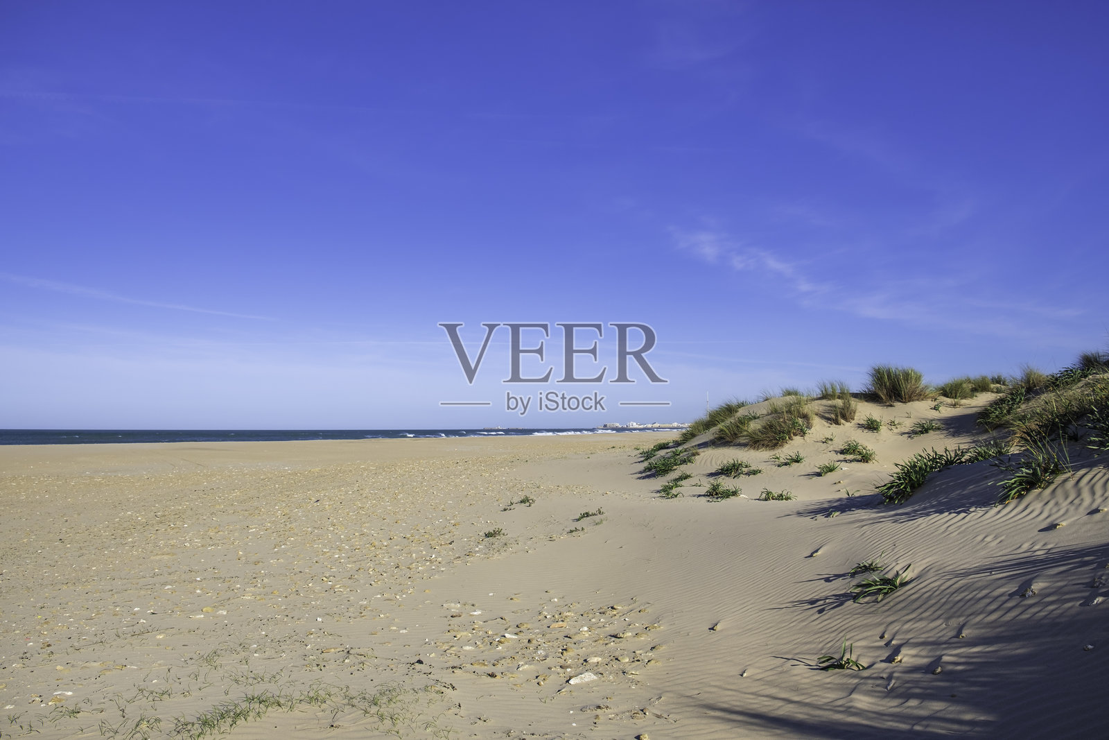 卡迪斯的科图拉海滩，安达卢西亚（西班牙）的旅游胜地照片摄影图片