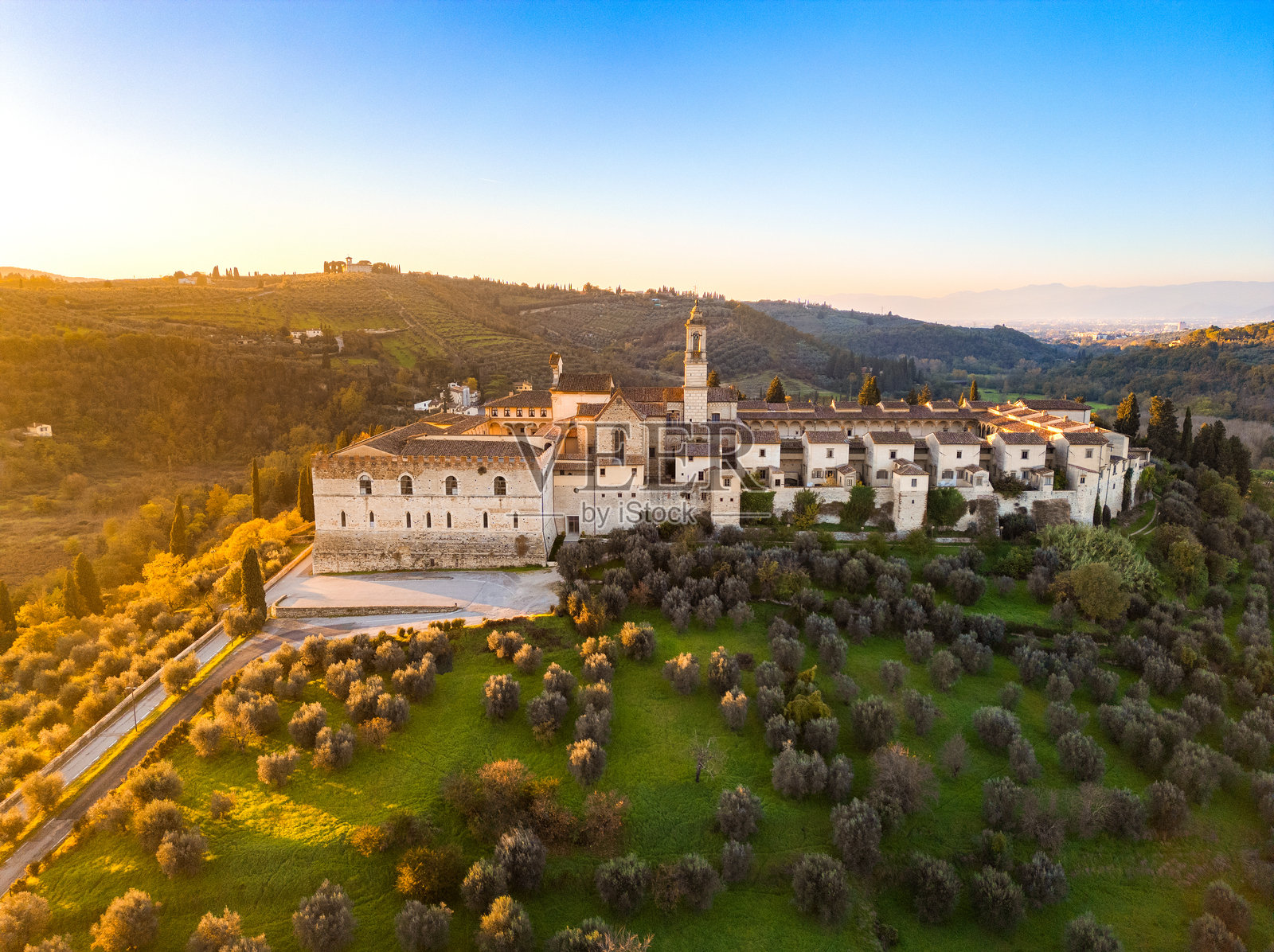 佛罗伦萨的卡尔托萨修道院，航拍视角照片摄影图片