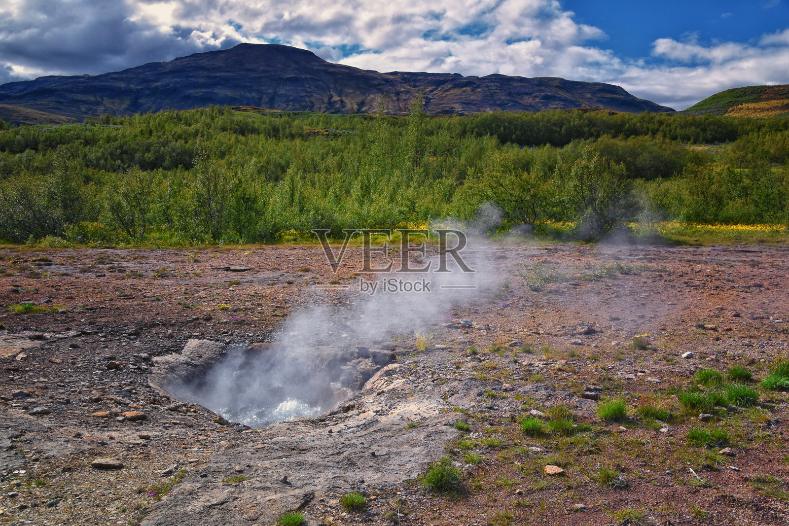 大间歇泉和斯特罗克间歇泉，黄金圈，冰岛西南部，霍卡达尔谷，劳加尔菲亚尔火山岩穹。照片摄影图片