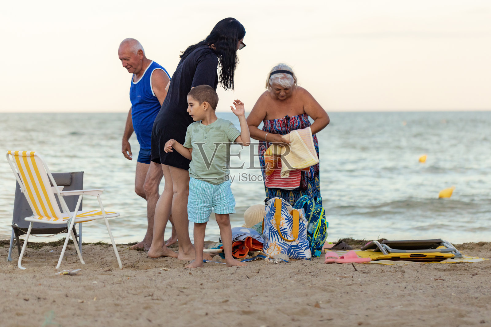 大家庭度假中照片摄影图片