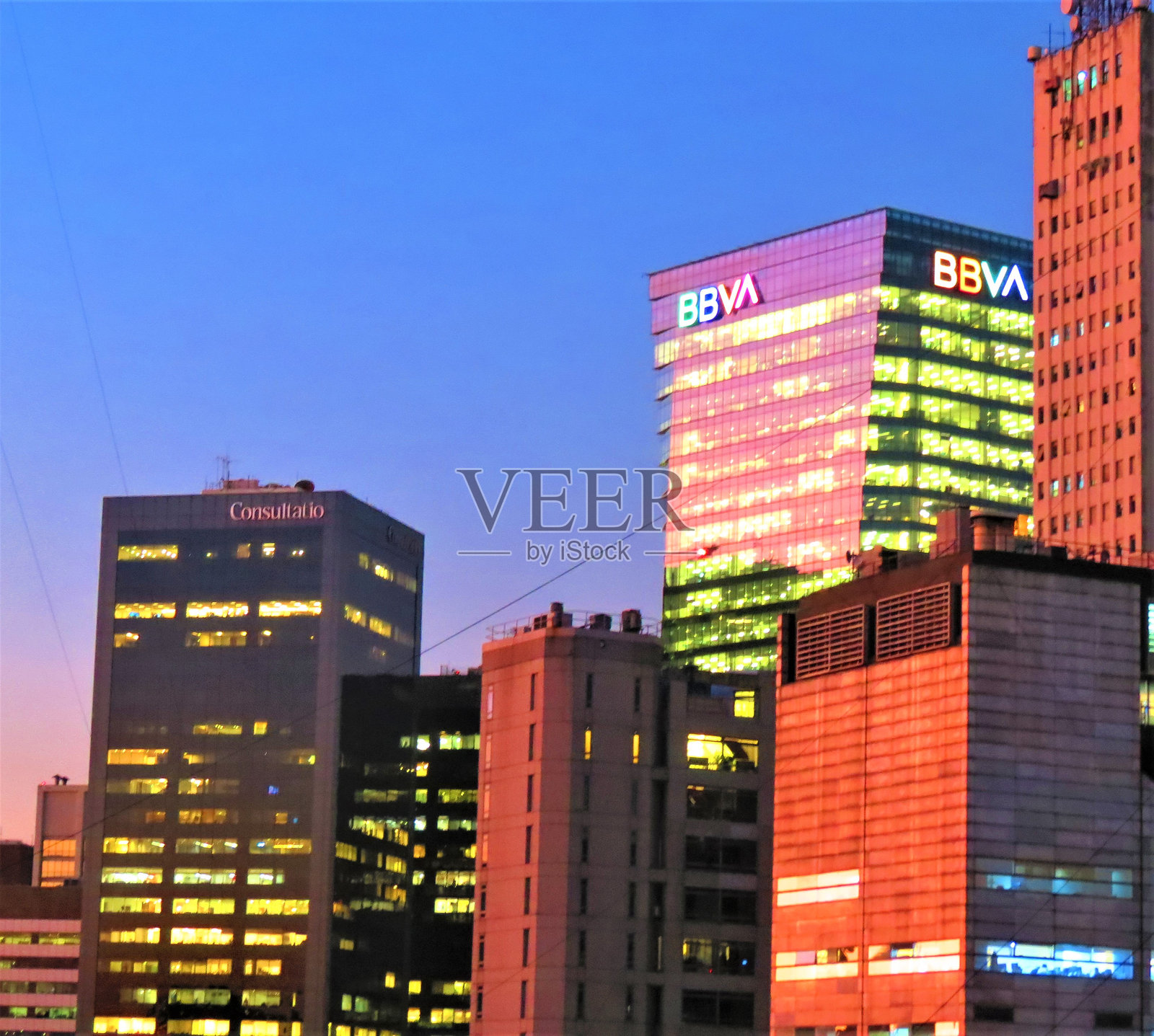 布宜诺斯艾利斯市的高角度视图，阿根廷的首都。企业大楼。照片摄影图片