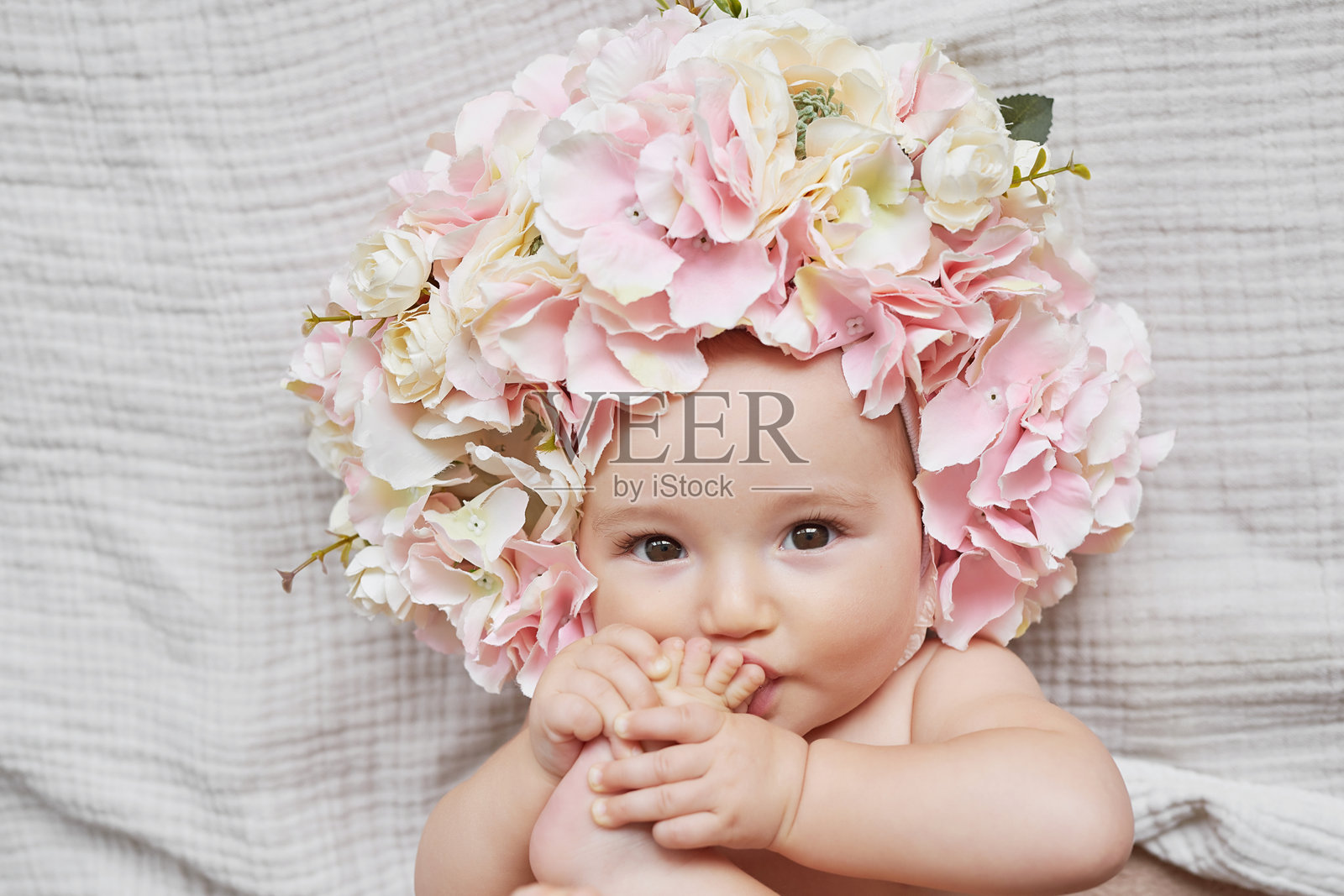 可爱的女孩。儿童保护日。母亲节照片摄影图片