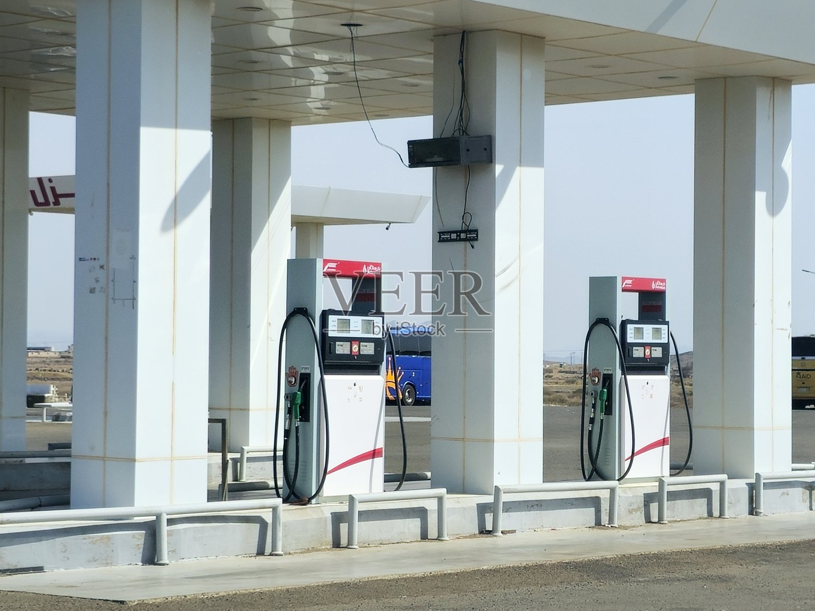 阿尔马瓦里德加油站，阿尔马瓦里德燃气加油站，汽油价格概念，马瓦里德能源公司照片摄影图片