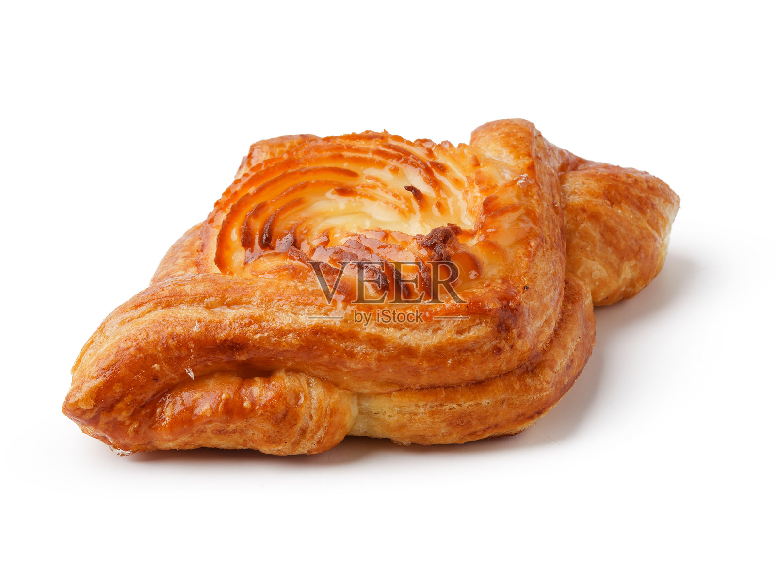 酥皮点心在明亮的厨房环境中，早晨时分，整洁的台面上摆放着旋涡状的酥皮。照片摄影图片