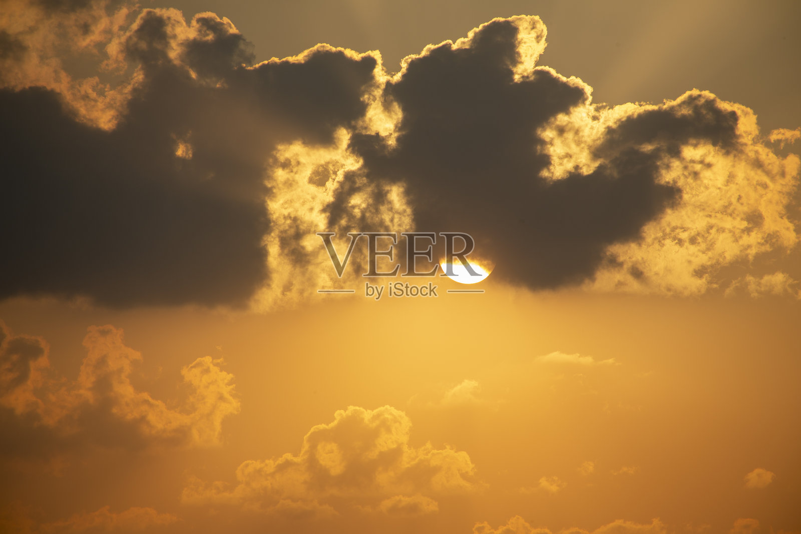 奄美大岛的海岸在晨光中闪耀照片摄影图片