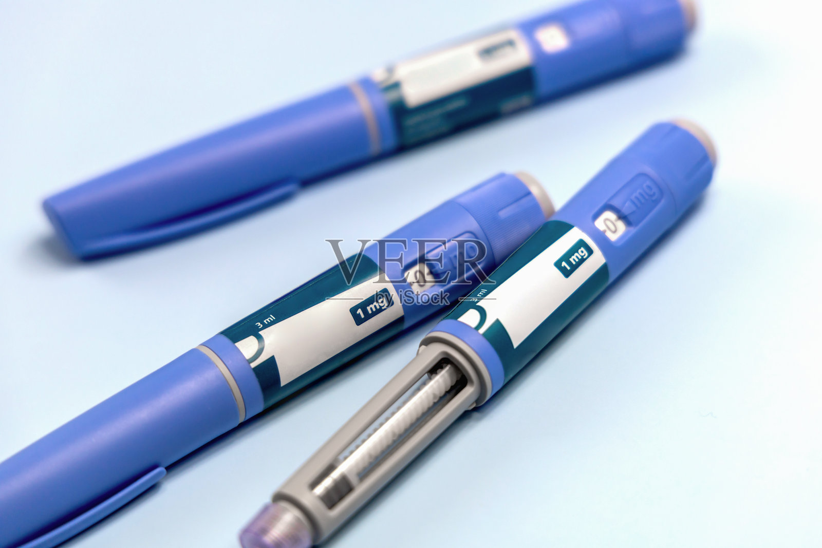 Ozempic胰岛素注射笔或胰岛素墨盒笔，适用于糖尿病患者和减肥。照片摄影图片