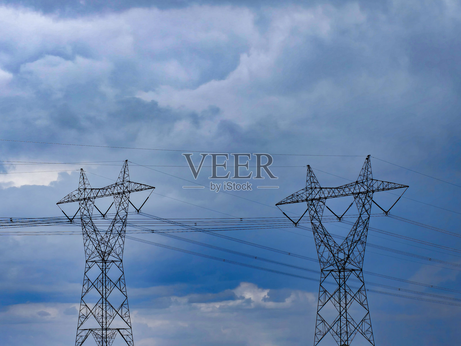 低角度视图的电力塔照片摄影图片