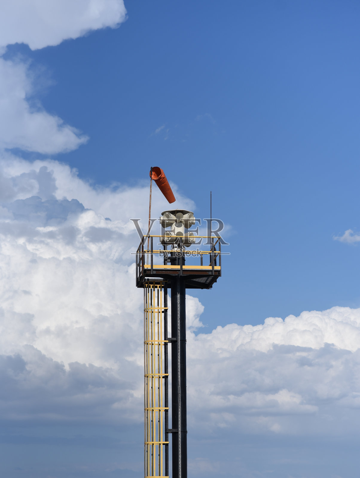 带警报器的风向标杆照片摄影图片