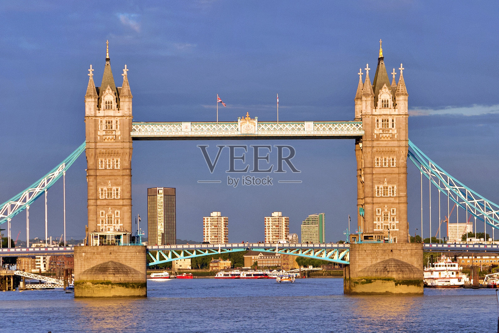 伦敦标志性的塔桥鸟瞰图照片摄影图片