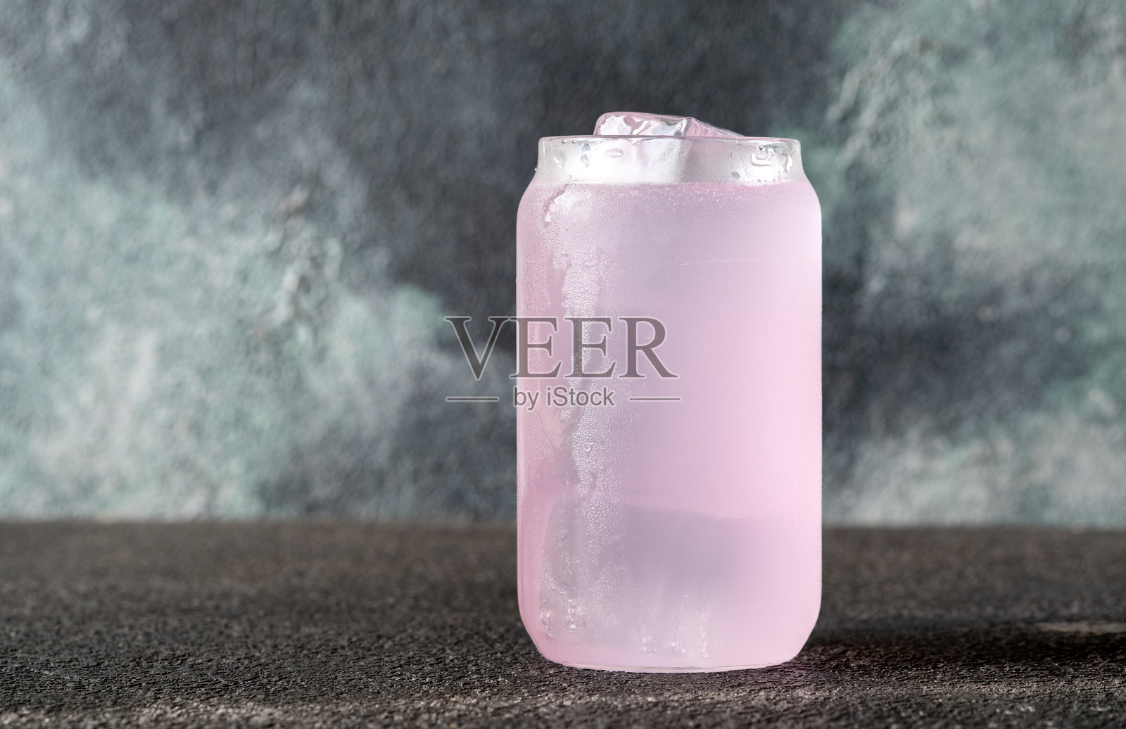 薰衣草杜松子酒鸡尾酒照片摄影图片