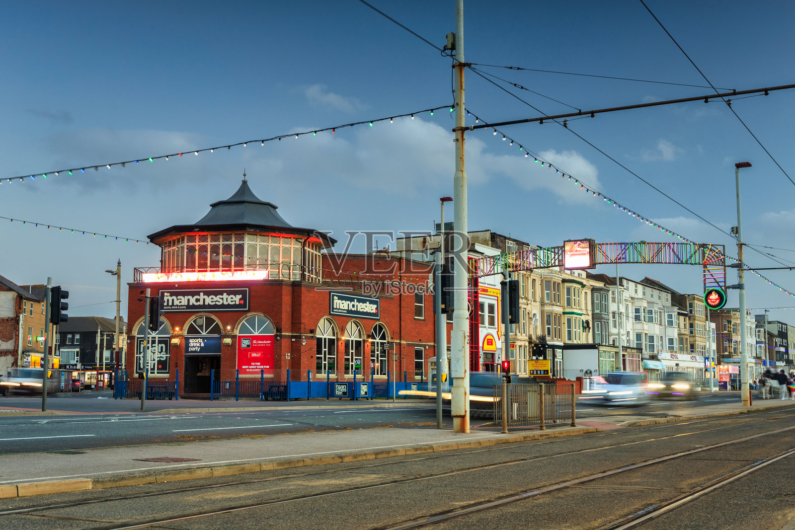 黑池的街道,黄昏时分的旅游景点。照片摄影图片