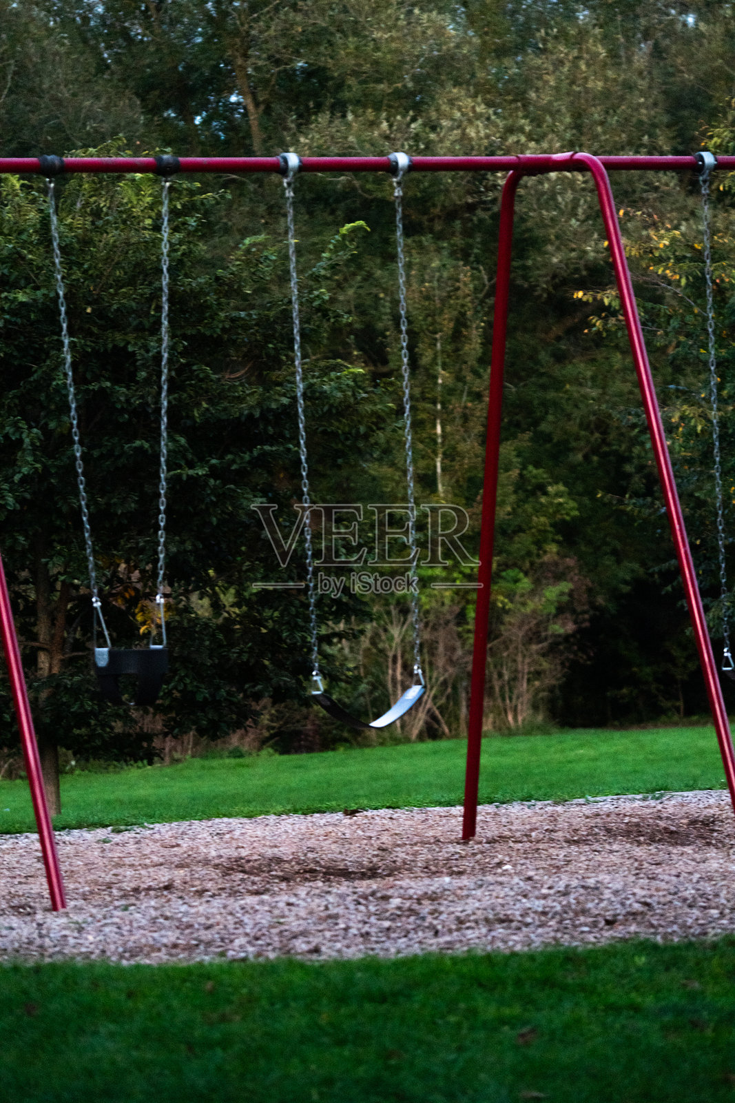 公园秋千架照片摄影图片