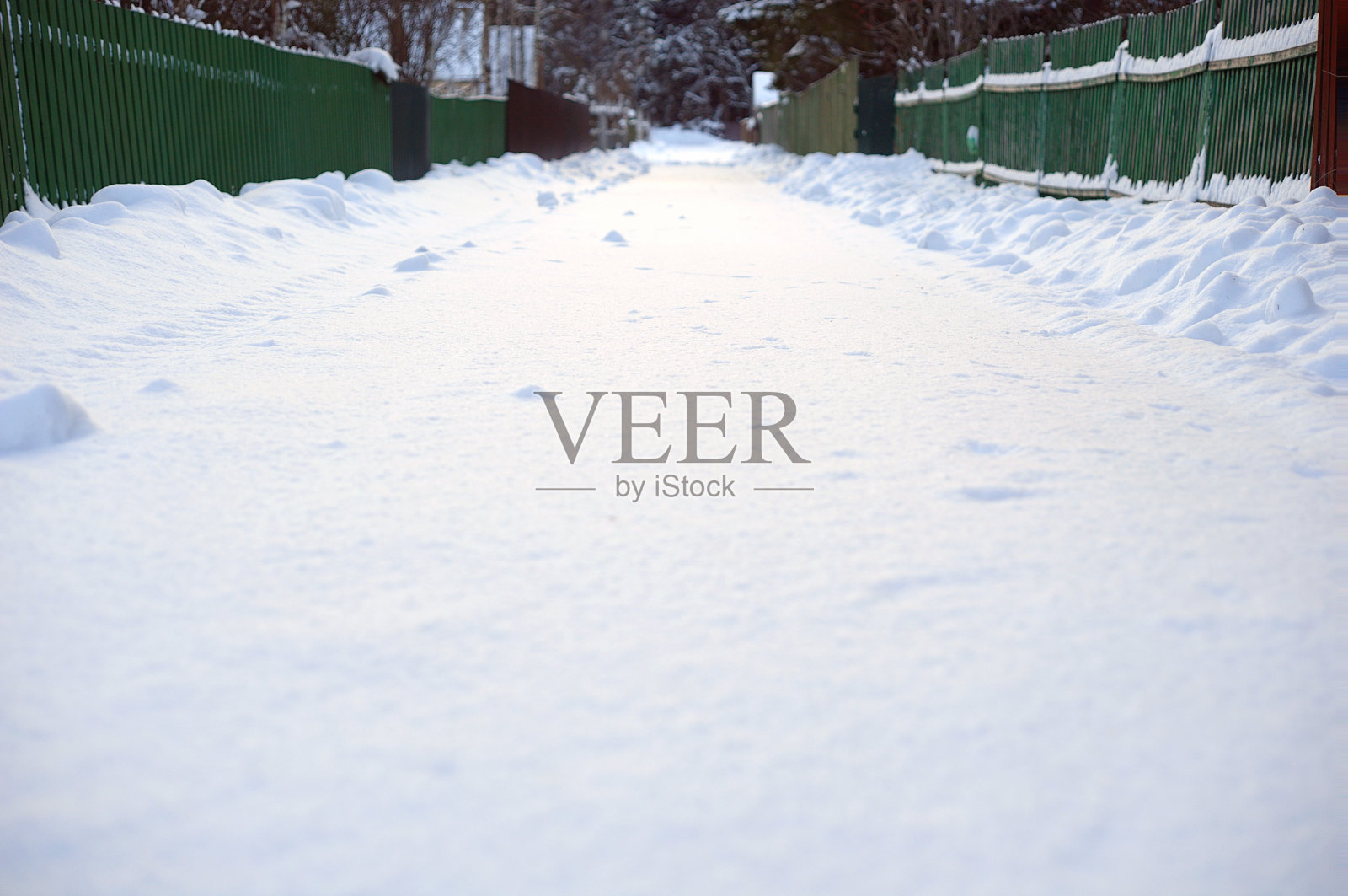 Empty Snowy Street照片摄影图片