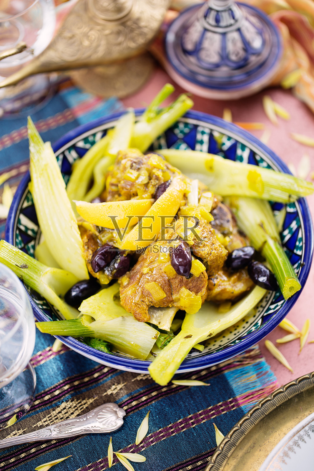 茴香羊肉塔吉锅照片摄影图片