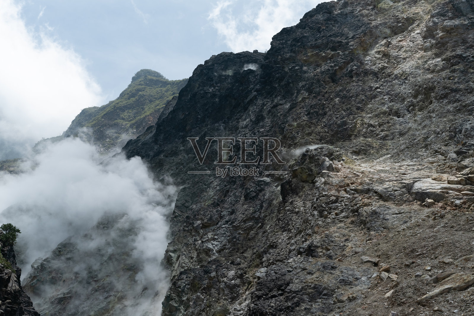 一幅戏剧性且令人敬畏的崎岖山脉风景画照片摄影图片