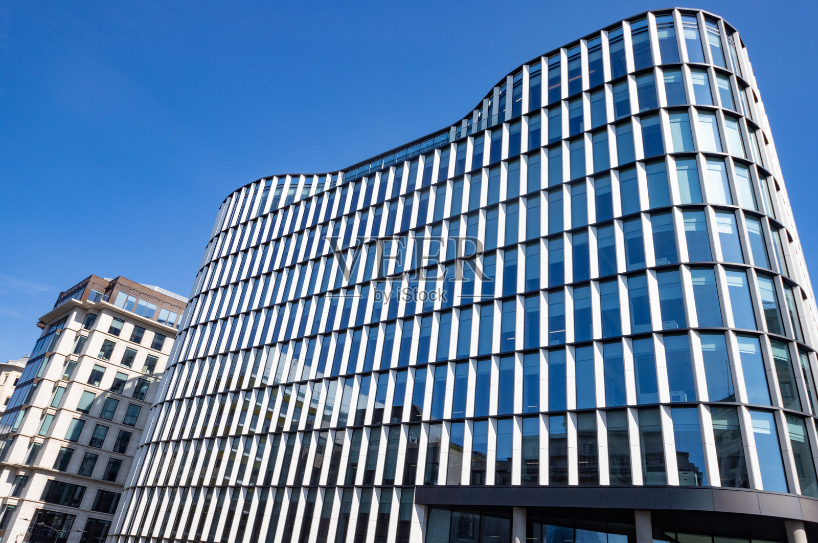 伦敦市的办公楼外观照片摄影图片