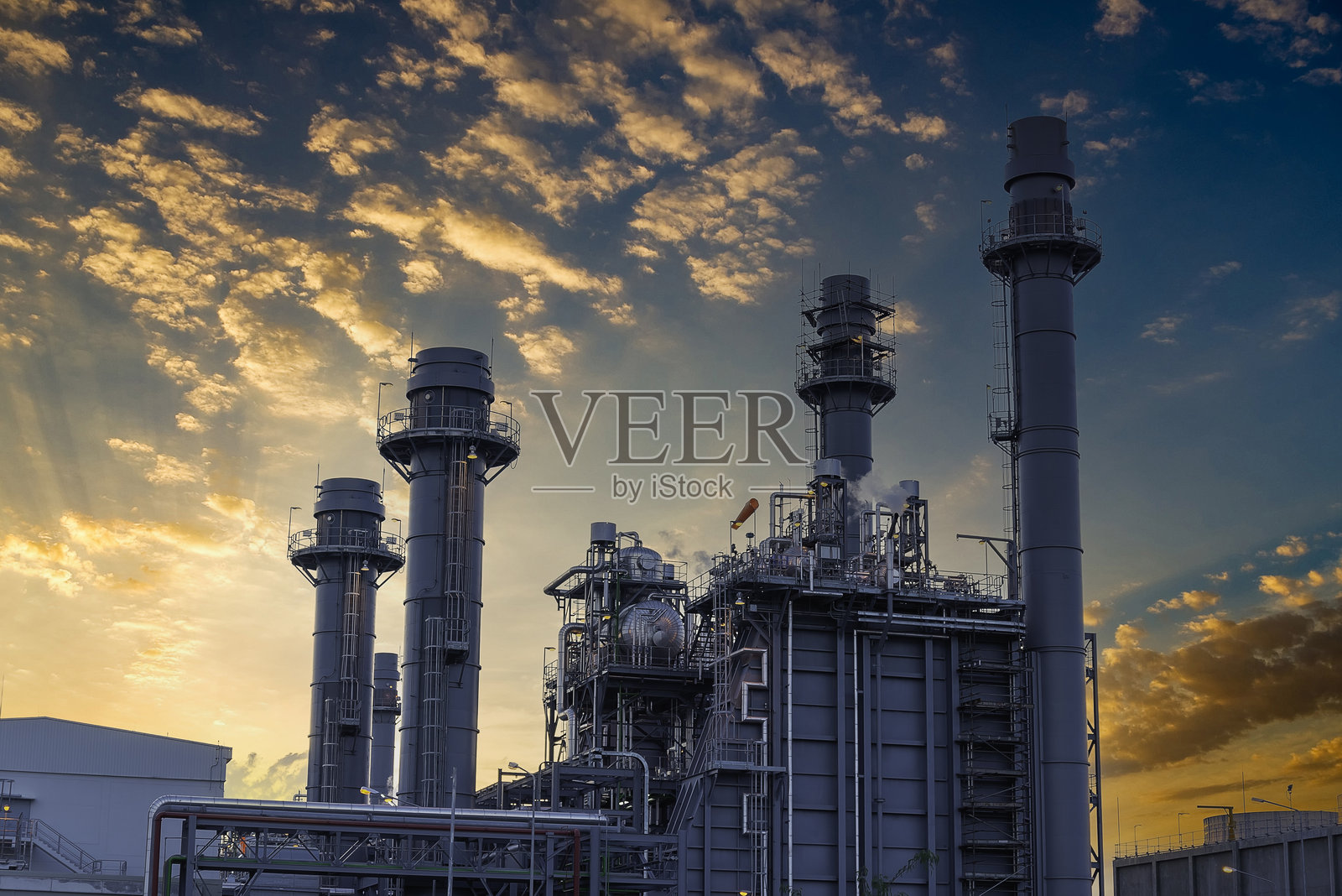 日落时分的石油炼制工业 - 工厂 - 石化厂照片摄影图片