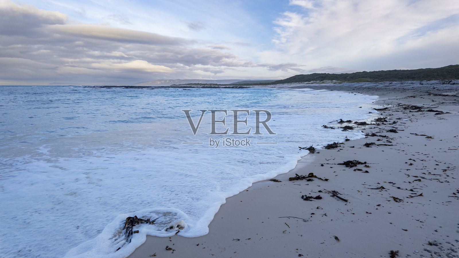 阿古拉斯国家公园海岸线（L'Agulhas），西开普省，奥弗贝格，沙滩的清晨景色。照片摄影图片