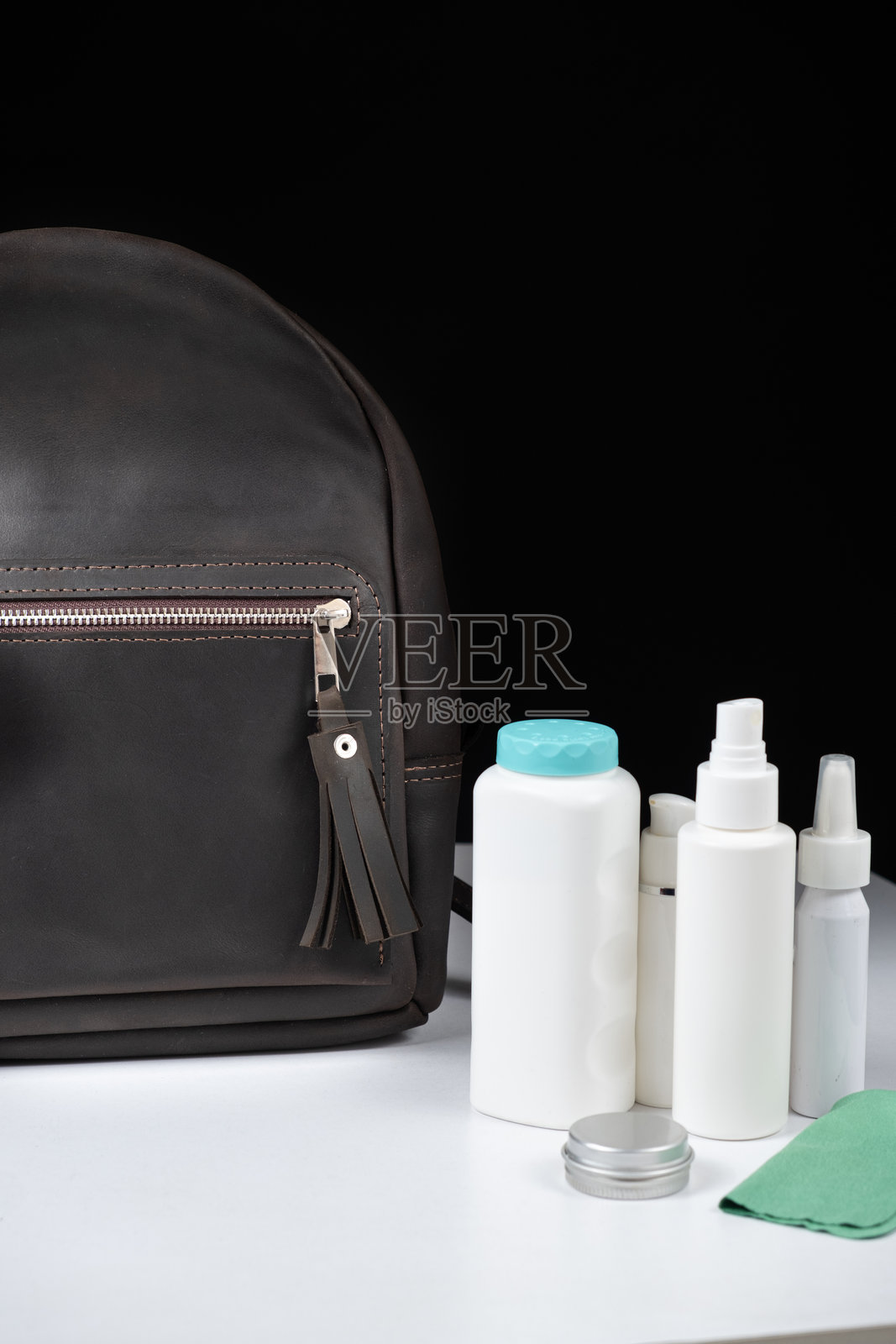 皮革配件、背包及特殊护理产品的保养。照片摄影图片