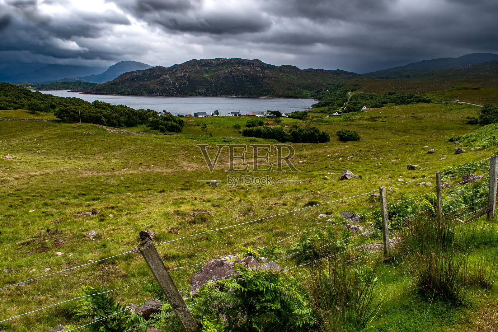 苏格兰高地的苹果十字半岛上的肯莫尔村，洛赫托里登的大西洋海岸照片摄影图片
