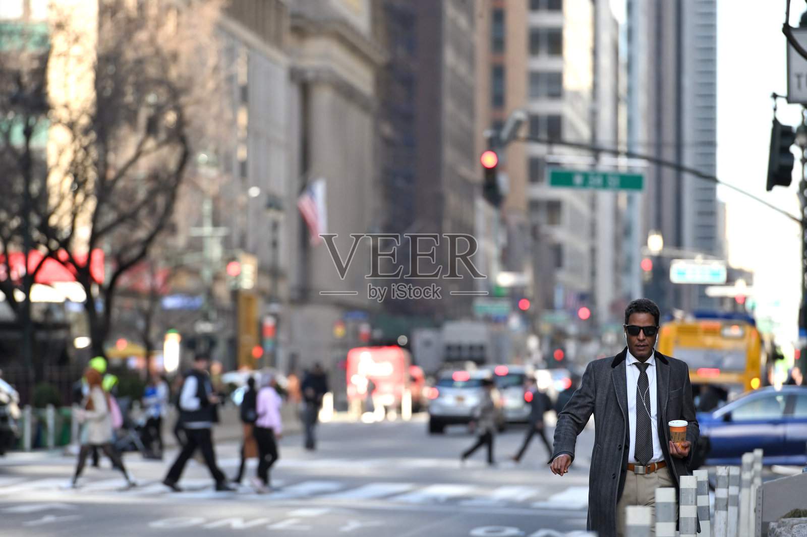 纽约曼哈顿街头的人们照片摄影图片