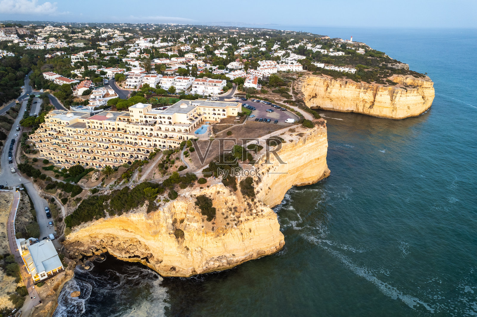 葡萄牙阿尔加维海岸的航拍无人机视角照片摄影图片
