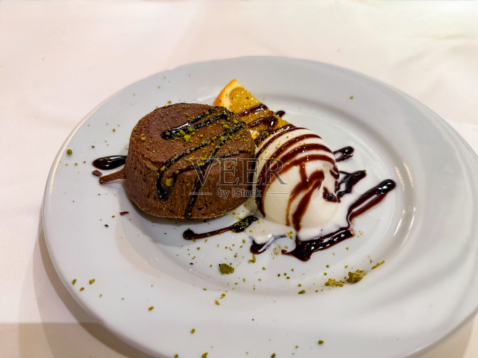 家中木桌上的传统土耳其早餐照片摄影图片