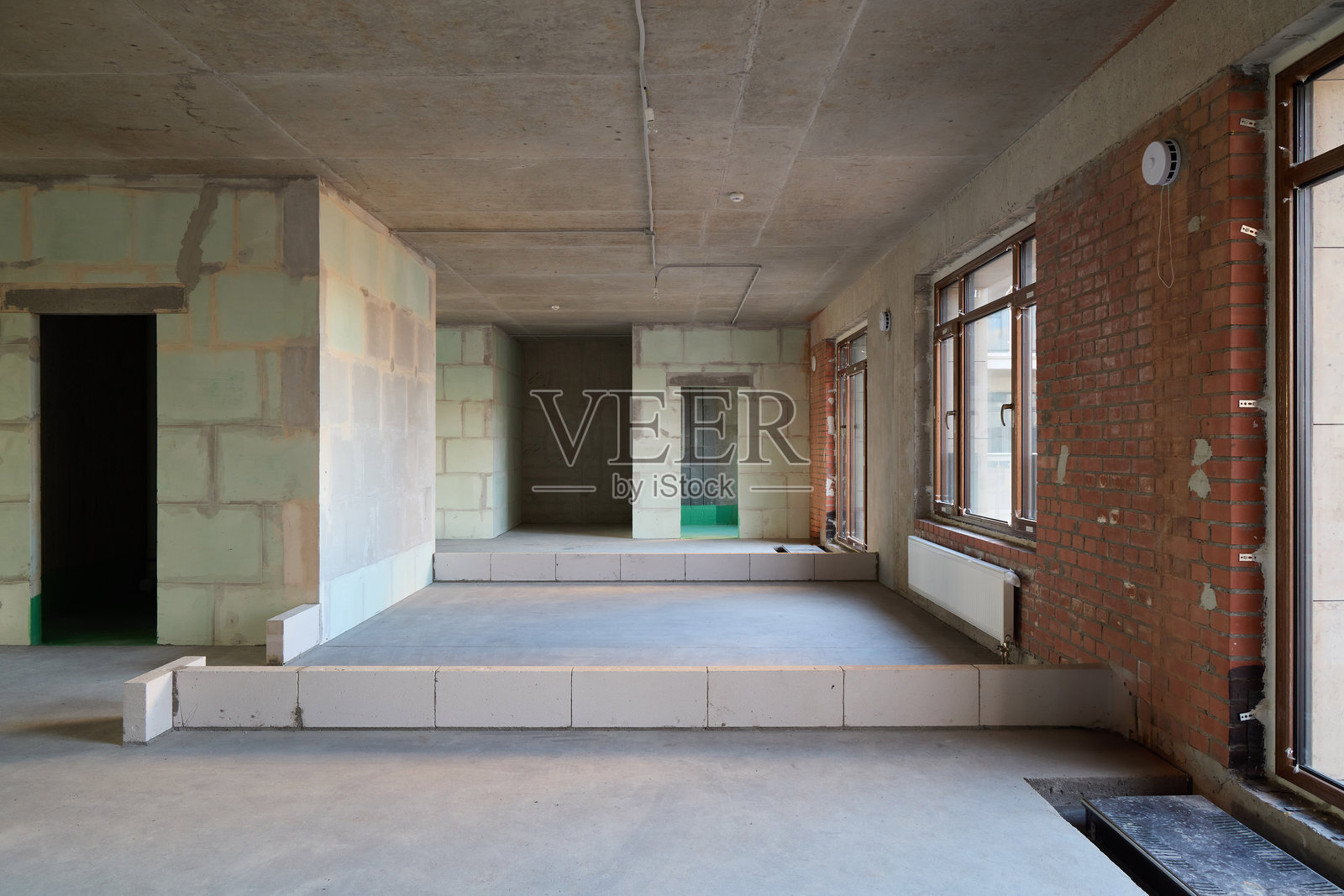 一个现代室内尚在施工中，突显开放空间设计理念照片摄影图片