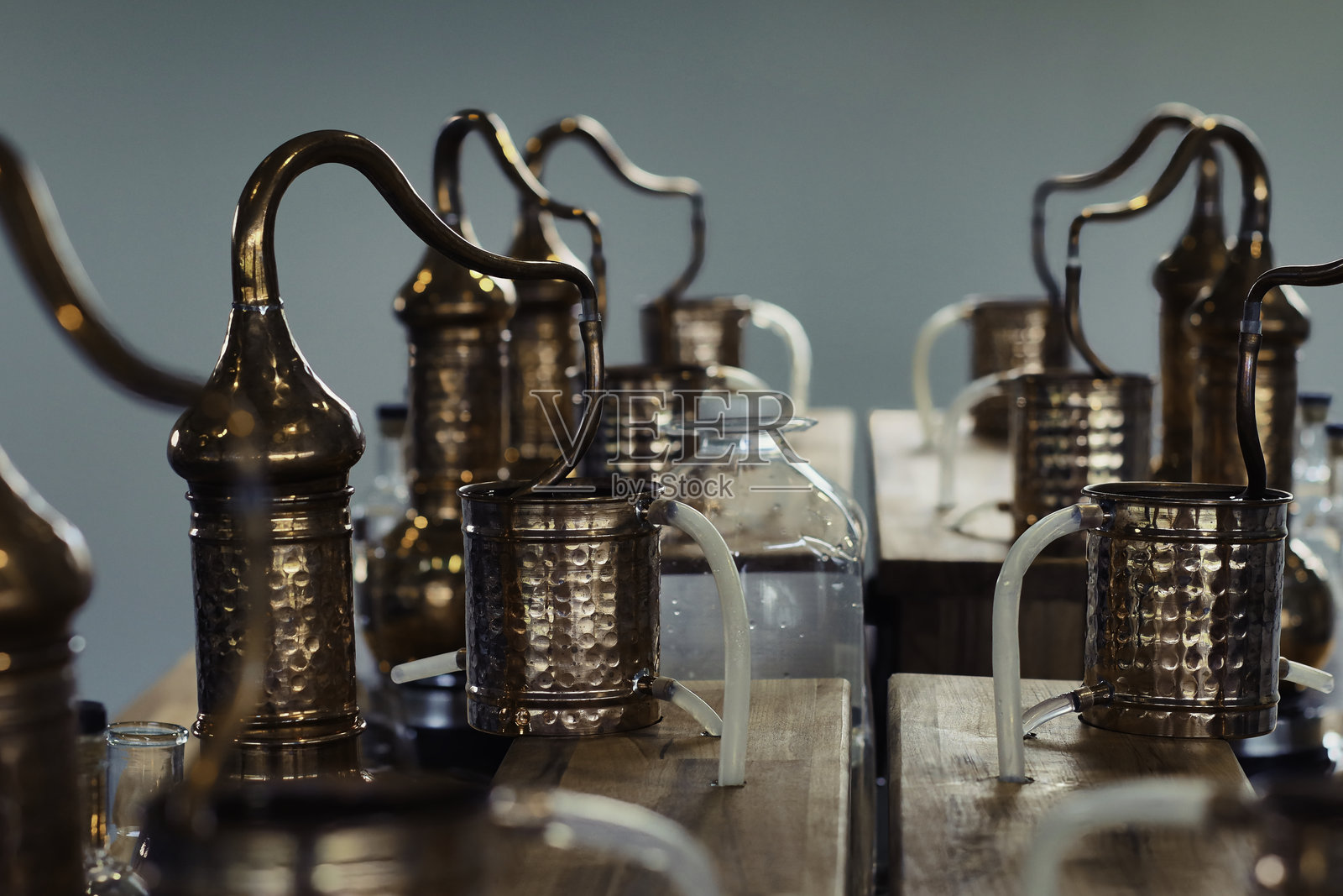 制作杜松子酒照片摄影图片