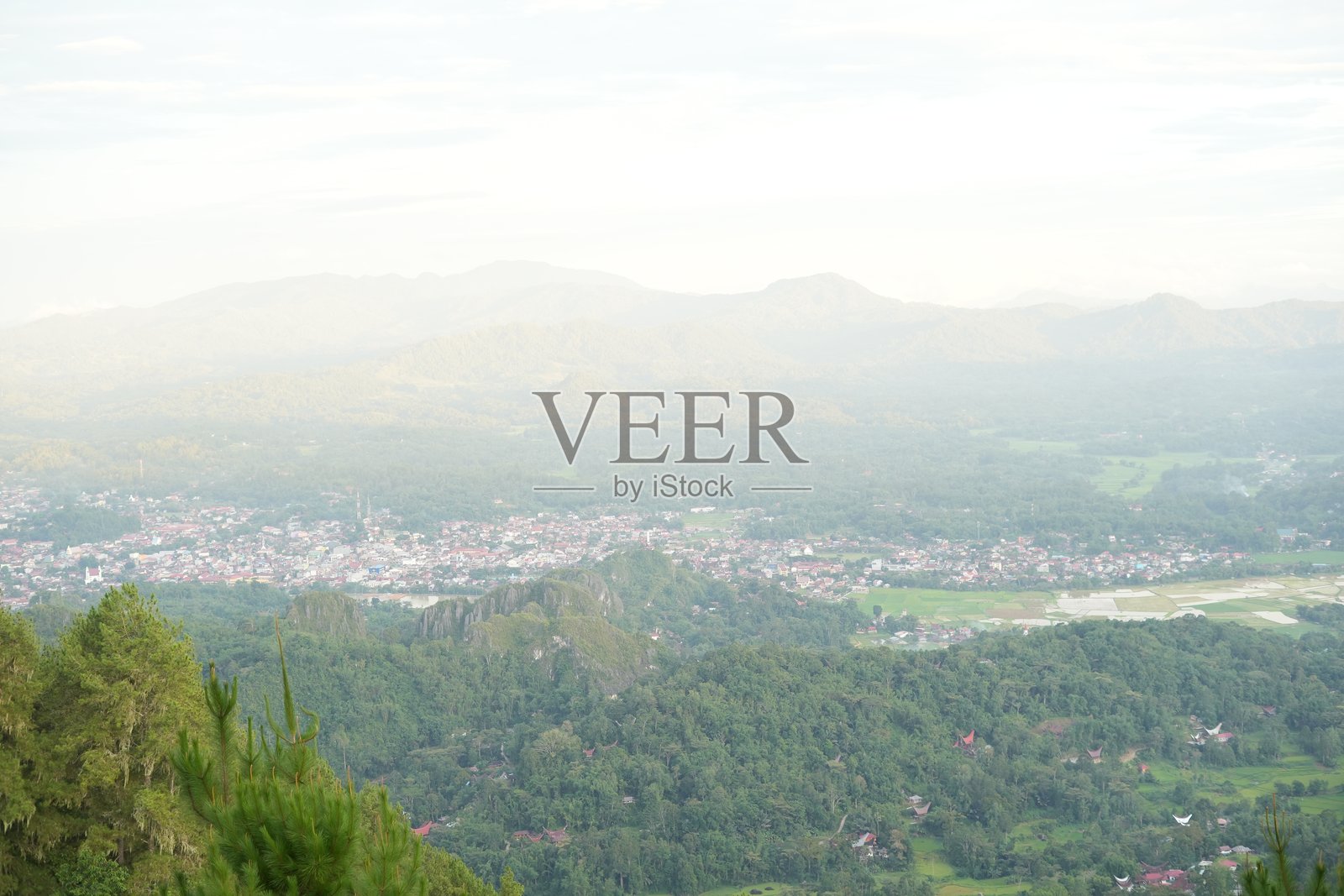 山顶的美丽景色照片摄影图片