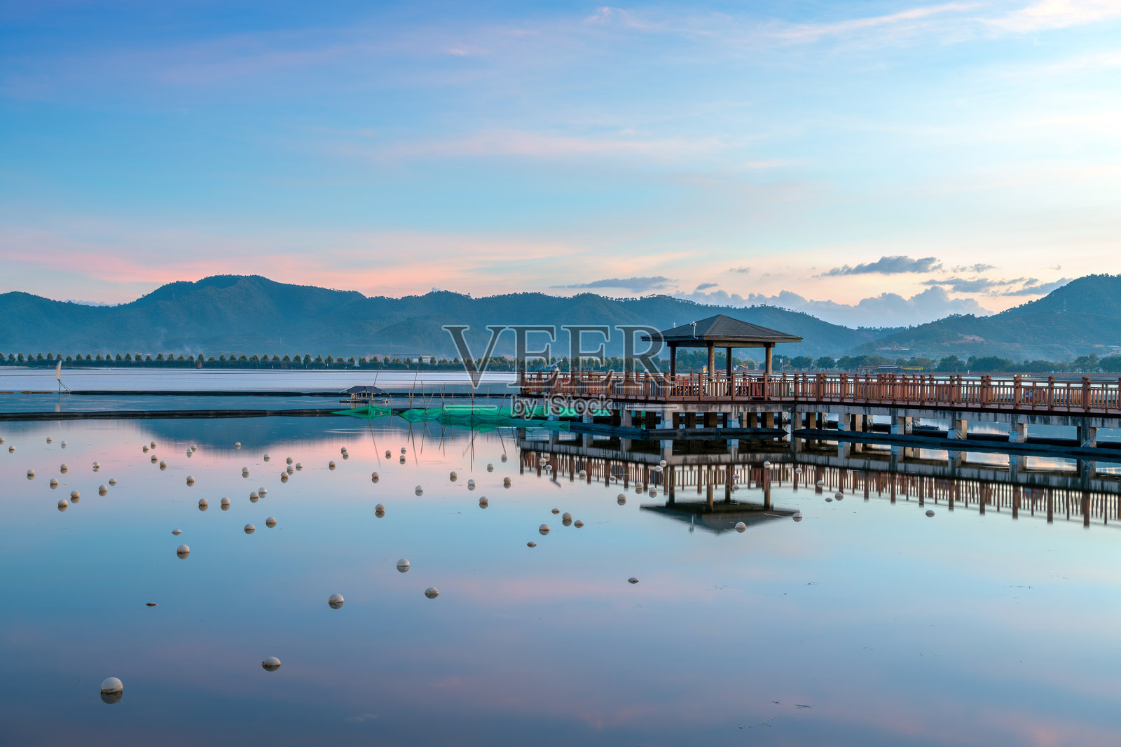 云南宜龙湖风景照片摄影图片