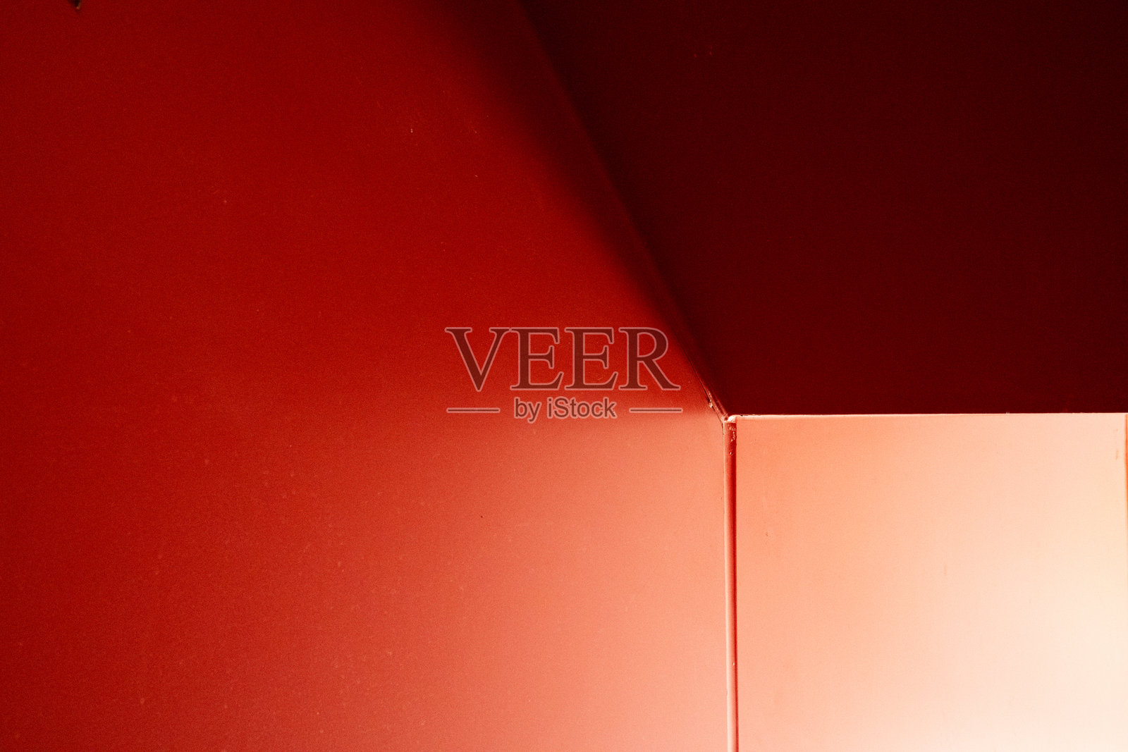 五光十色的灯光与阴影以及建筑的一角照片摄影图片