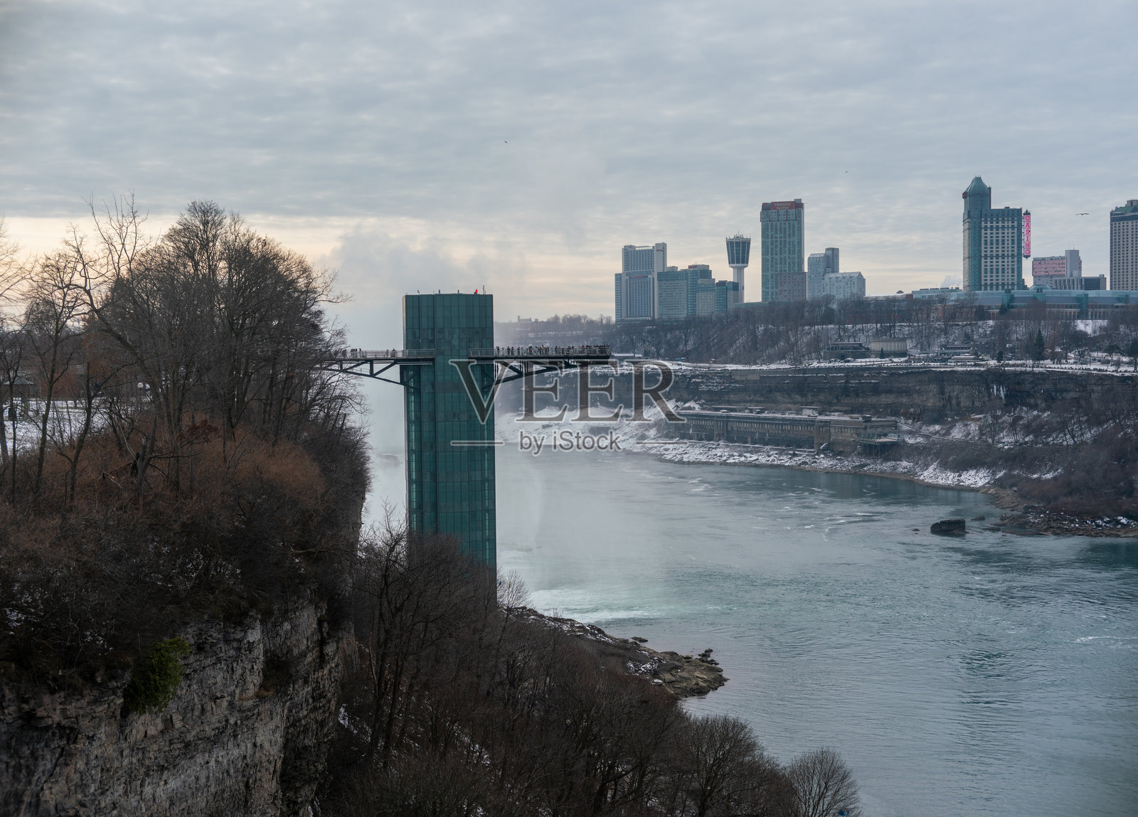 尼亚加拉大瀑布 - 从彩虹桥俯瞰两座瀑布的景观照片摄影图片