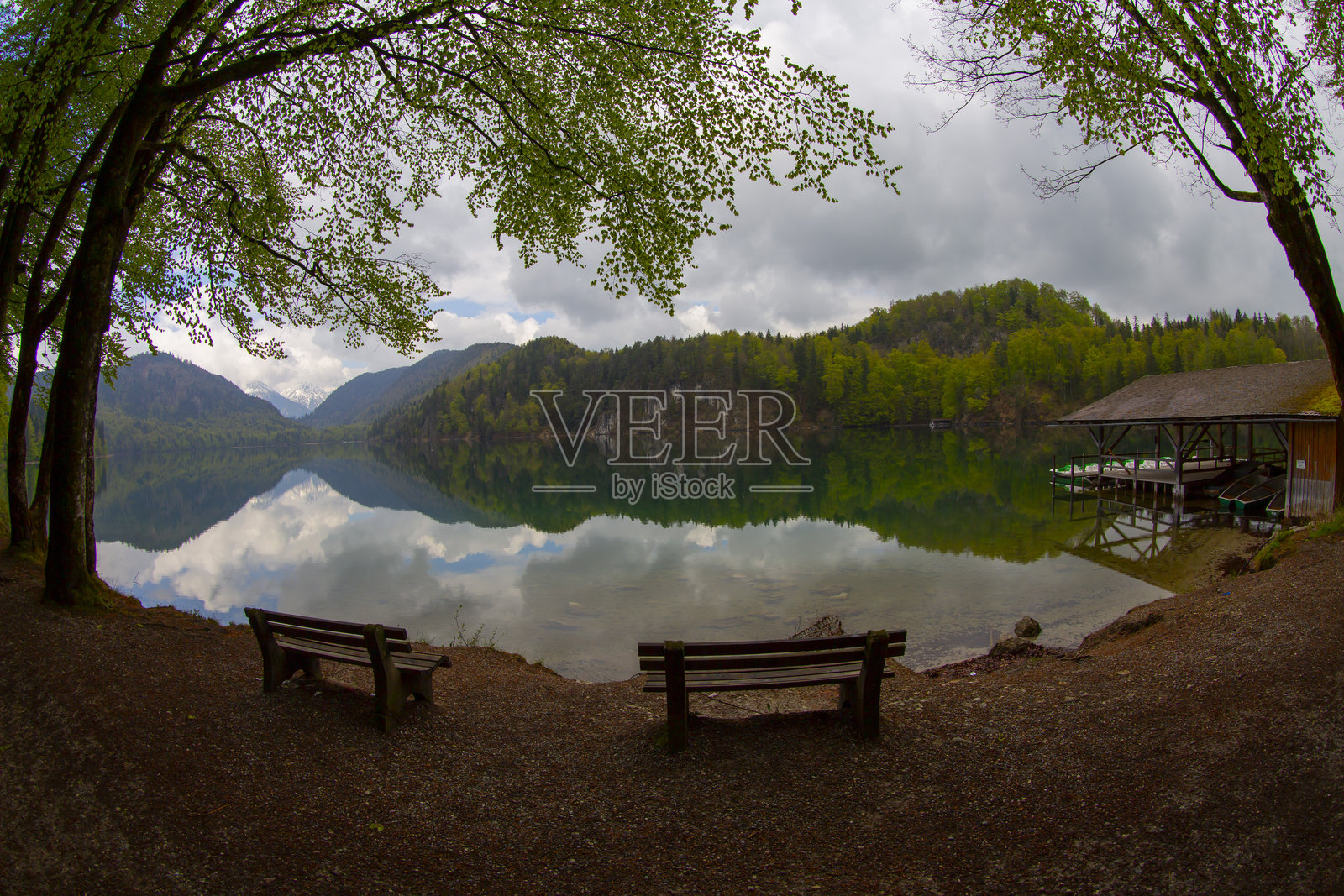 德国巴伐利亚州奥斯塔尔高地区的阿尔普湖照片摄影图片