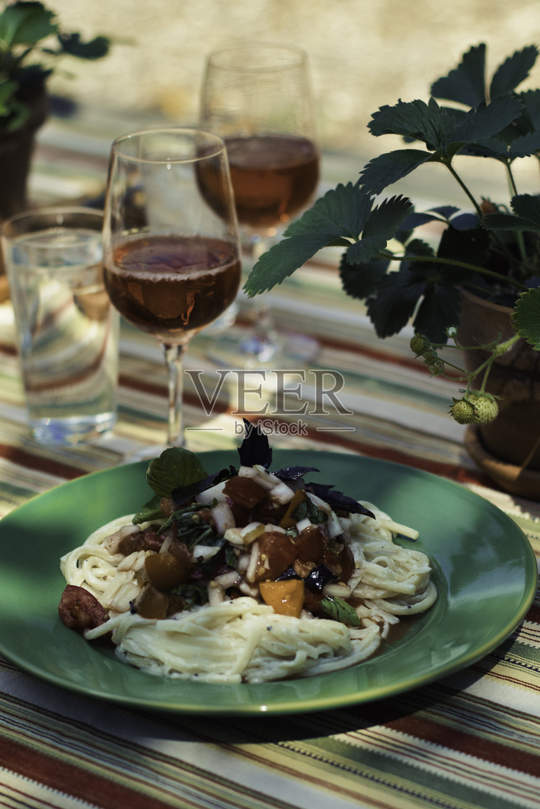桌子上的食物特写照片摄影图片