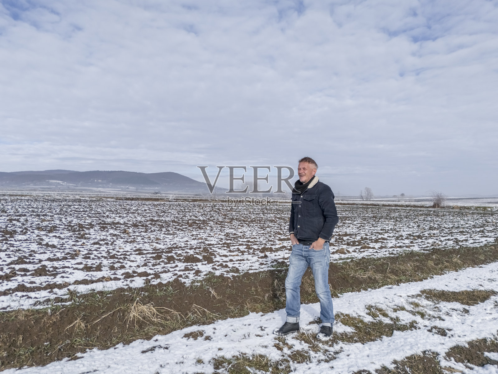 小型企业可持续农业，冬季田野照片摄影图片