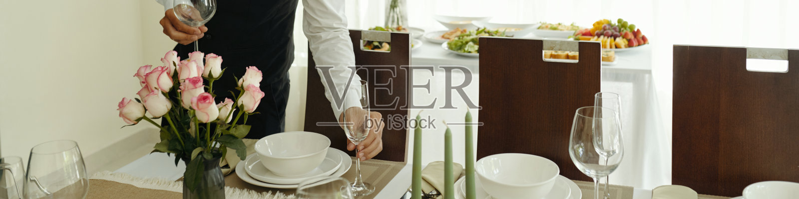 为特殊场合布置优雅的餐桌照片摄影图片