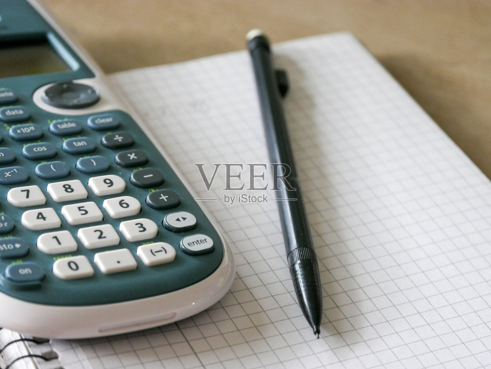 计算器和铅笔照片摄影图片