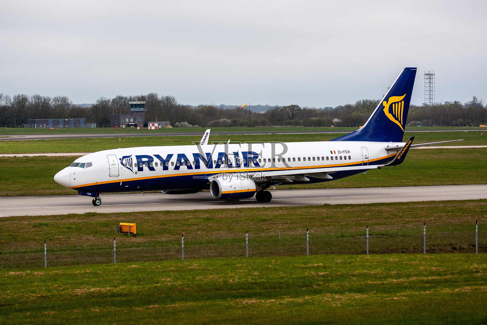 EI-FEH 瑞安航空 波音737-8AS WL 伦敦斯坦斯特德机场 英国 2019年4月6日照片摄影图片
