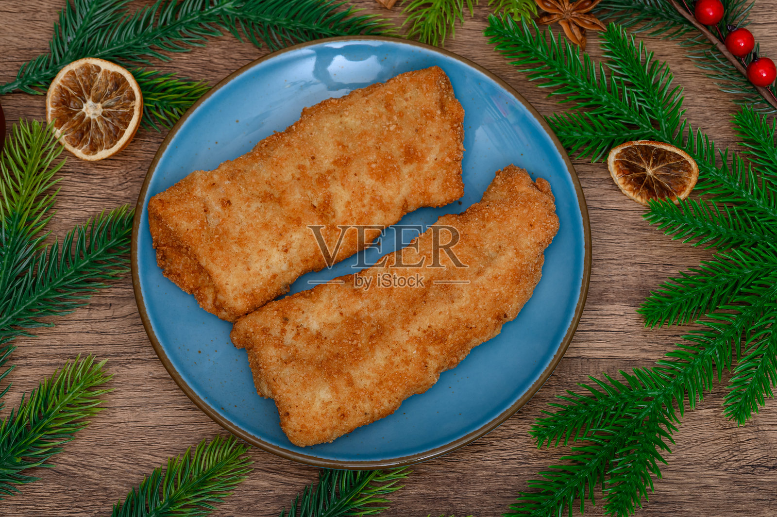 金色面包屑炸鱼，美味的节日佳肴照片摄影图片