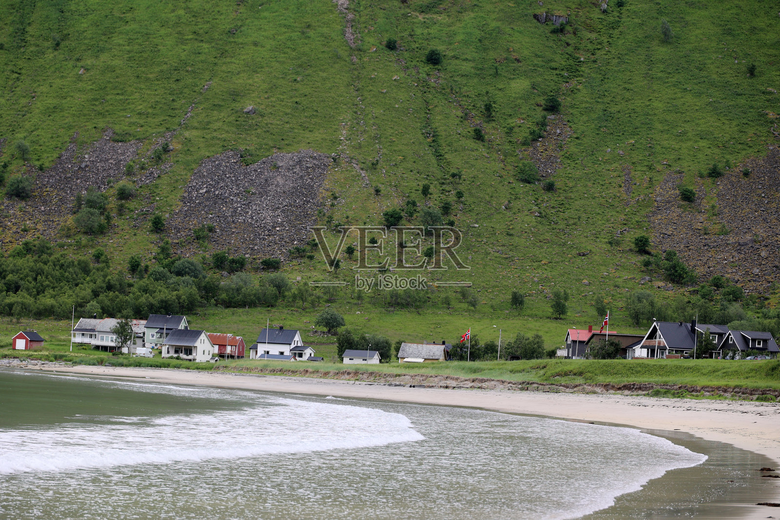 埃尔斯峡湾海滩 - 精致的白色沙滩，挪威森雅岛照片摄影图片